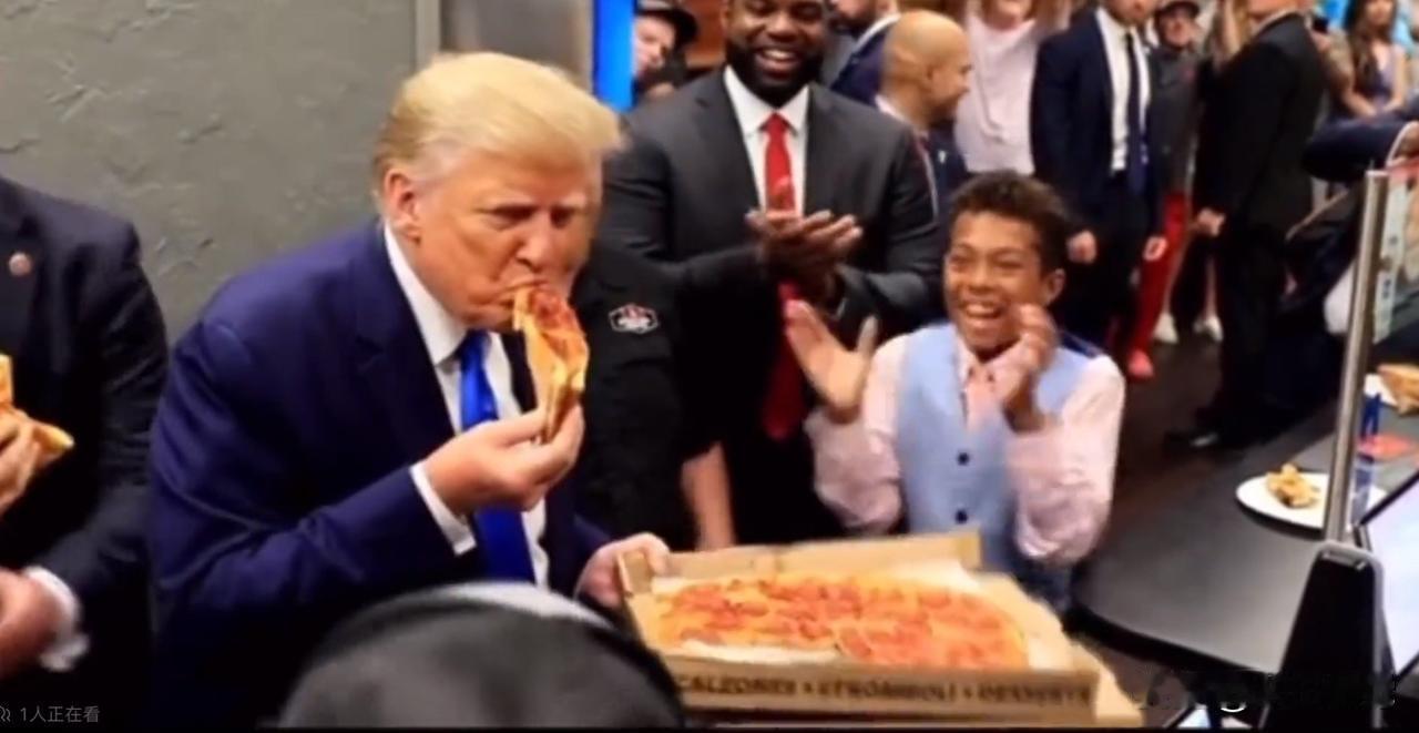 披萨、汉堡大口吃，可乐饮料大口喝，在工作的地方请客人一起吃真空包装的烤鸡，快80