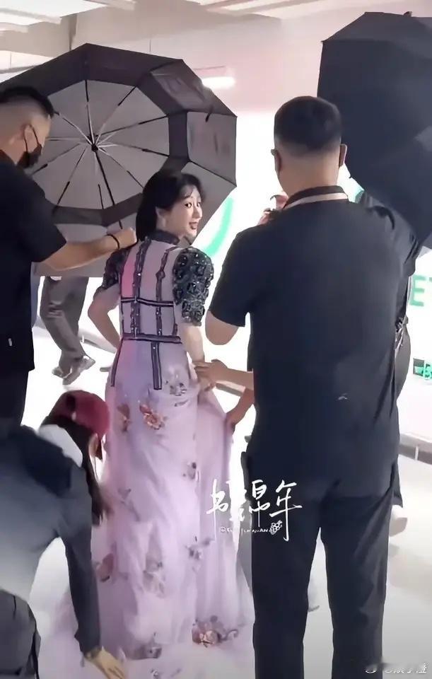《锦绣芳华》迎转机！杨紫李现合体助力，播放量有望飙升！嘿，好消息来了！《锦绣芳华