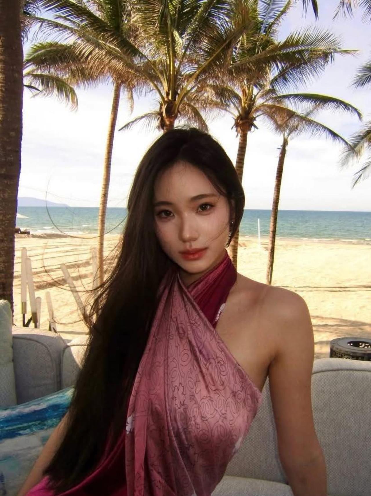 家人们，有瓜吃！小S女儿Lily许韶恩最近动静不小，刚结束个人画展，转头就晒出了