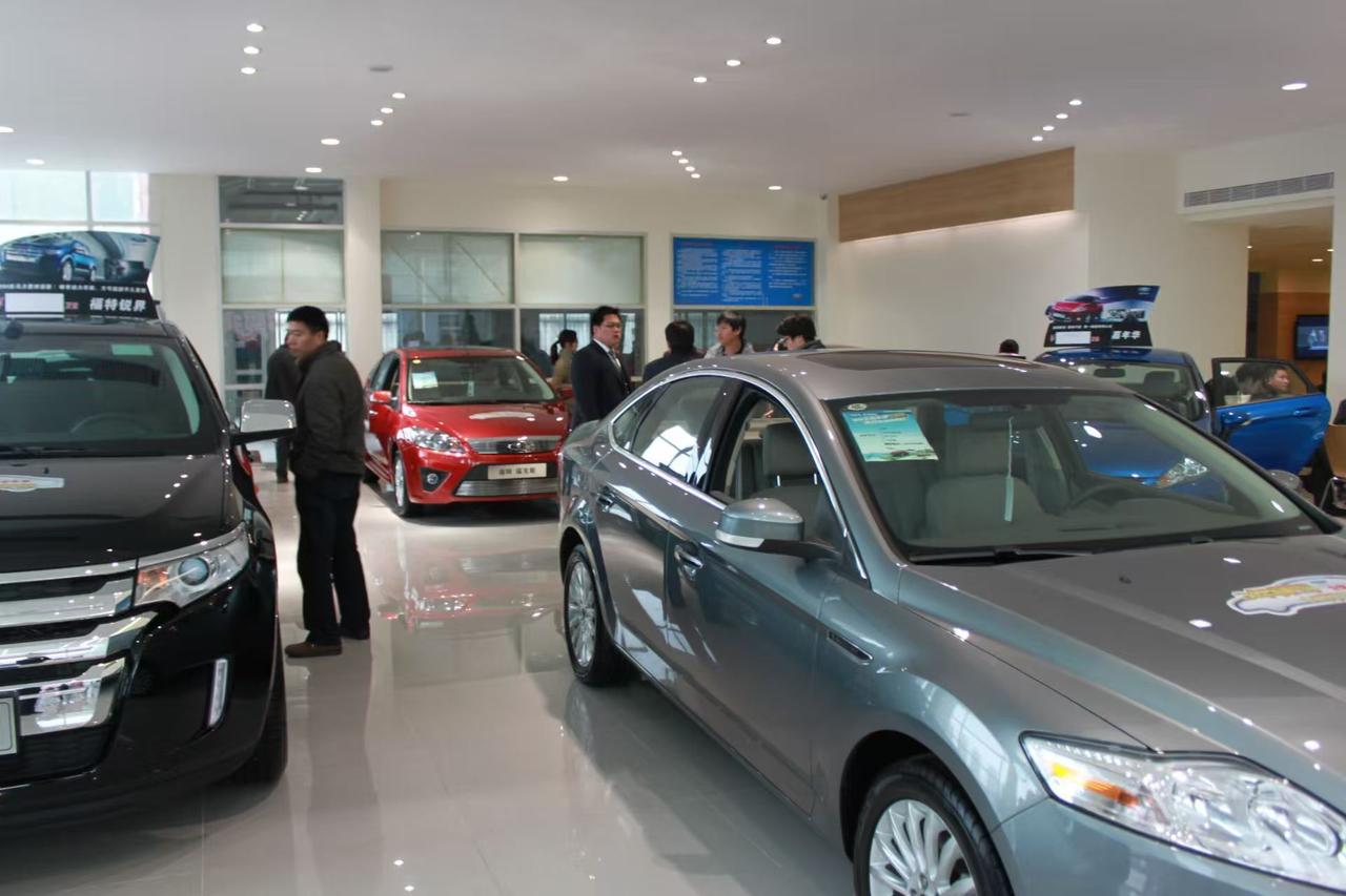 广东惠州，男子看了辆23万多车，朋友介绍他在一家车行购买，比4S店便宜大几千。他