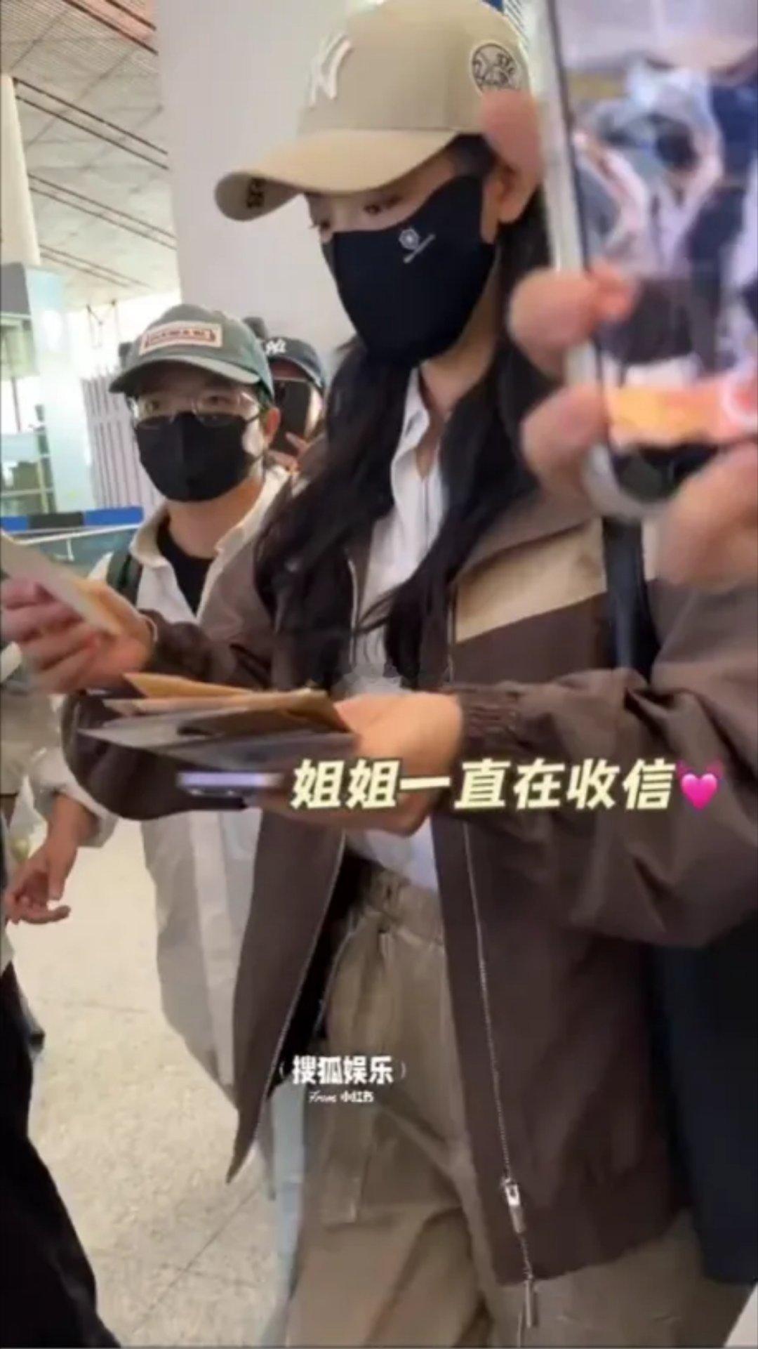 陈丽君北京出发卷发造型好美，收信收到手软！​​​