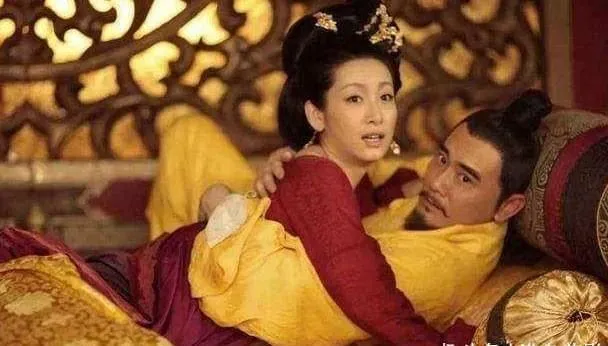 朱温被儿子杀时，正和儿媳在床上；李元昊被儿子削鼻时，也刚从夺儿媳的荒唐事里脱不了
