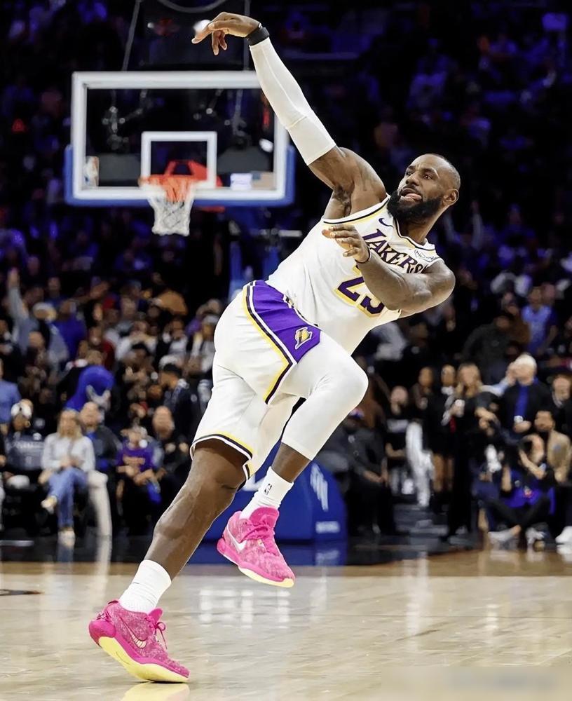 NBA传来了3个重磅消息：第一，森林狼管理层有意引进欧文，爱德华兹本人也支持此举