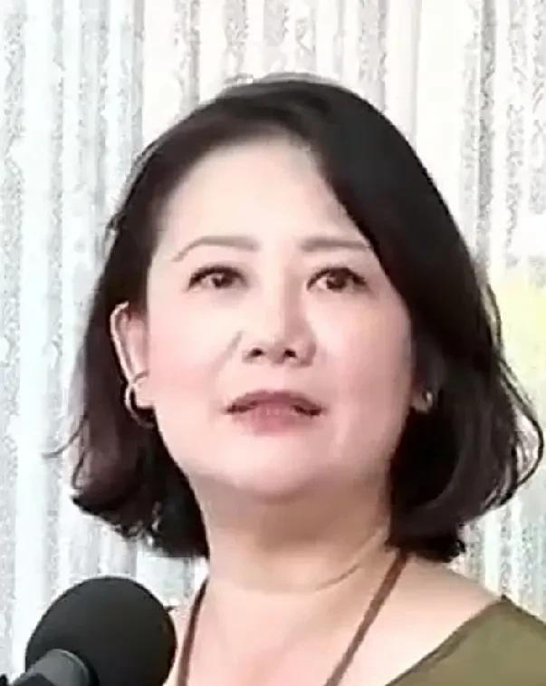 民进党团干事长吴思瑶表示，她也希望普发现金1万元能早点完成，但普发现金的进度取决