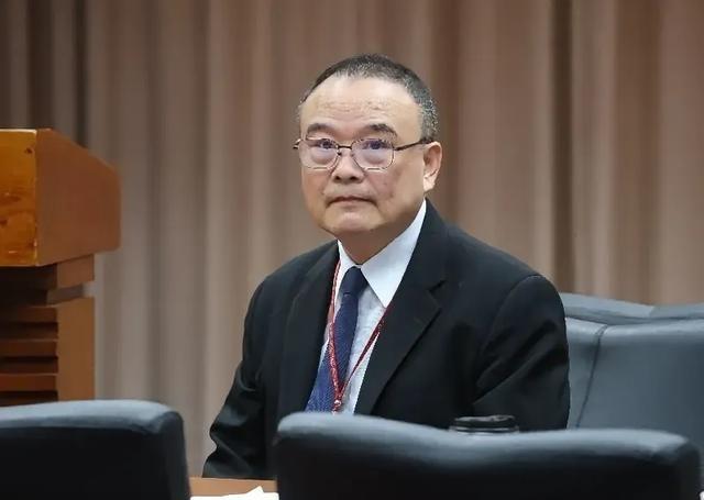 台北故宫院长萧宗煌叫嚣，“故宫文物是在“中华民国”时带到台湾的，属于“中华民国”