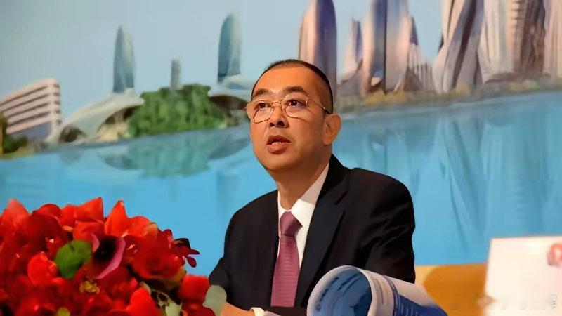 恒大前总裁夏海钧，最近干了件大事。他想把高达600亿港币的资产，从香港挪走。结果