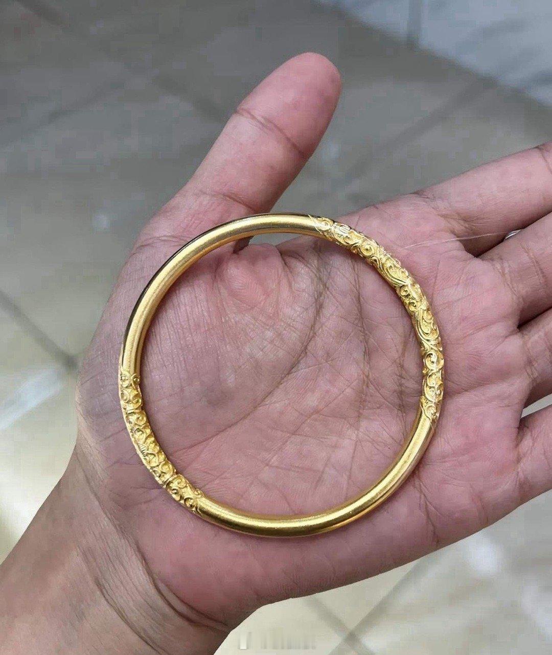 在海南买黄金，到底能省多少钱呢？我朋友买了个28克的手镯，只花了27600元，平