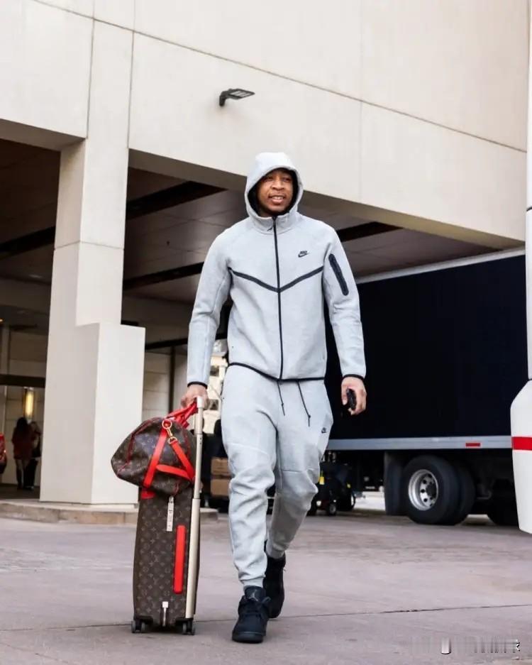 下面是一条关于火箭小将戴维森的好消息！今天火箭官方宣布，球队从G联盟下属球队毒蛇