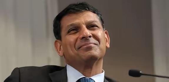 印度最强经济学家拉詹接受美媒采访时曾表示：世界上只有一个中国，印度根本没有能力学