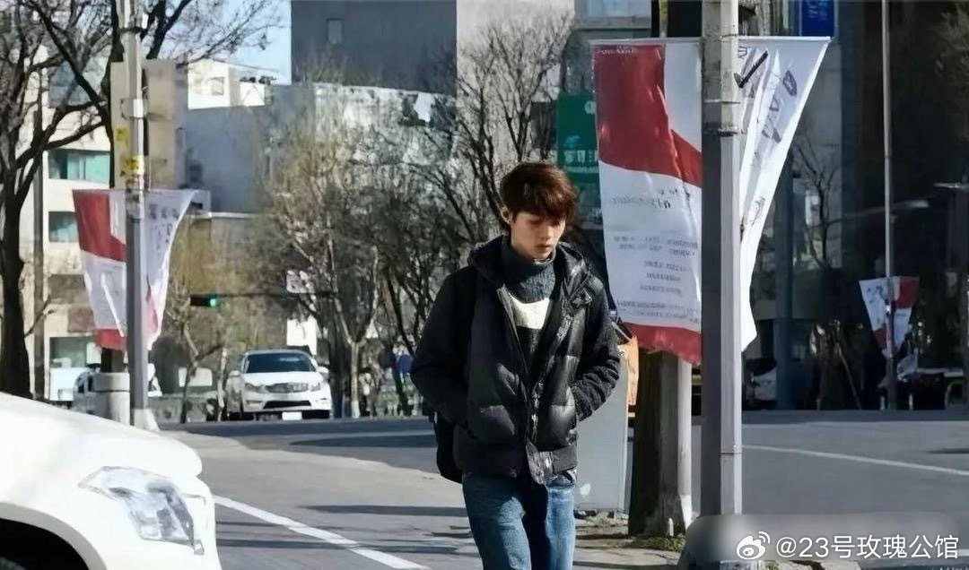 据说这是鹿晗被星探发现前的状态，如果我是星探，我也找他