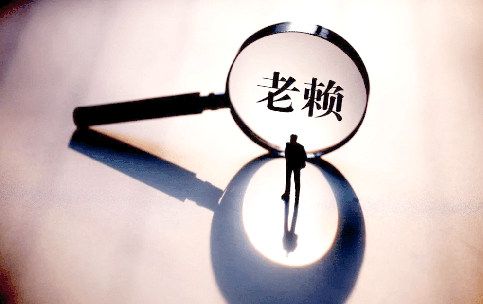 河南郑州，七旬老人20多年前给一同学借了82300元，对方迟迟不还，老人诉至法院