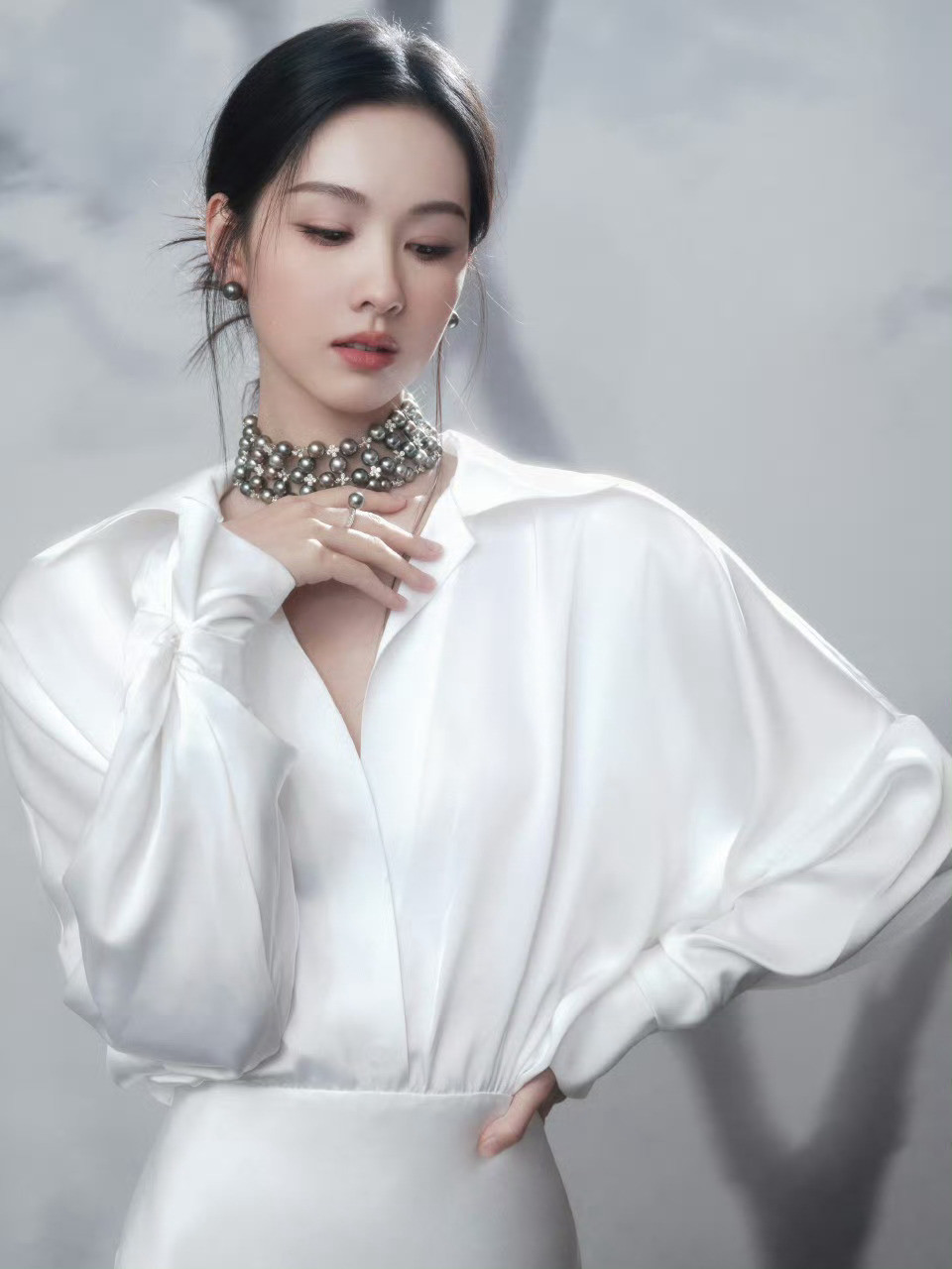 陈都灵以坚毅之石，攀属于自己的高峰。破局而立，跃见不凡。摄影：姜佑霖