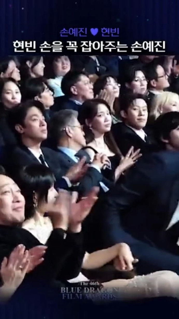 玄彬孙艺珍台下牵手，真夫妻就是甜，台下拉小手就这么自然的亲密～​​​