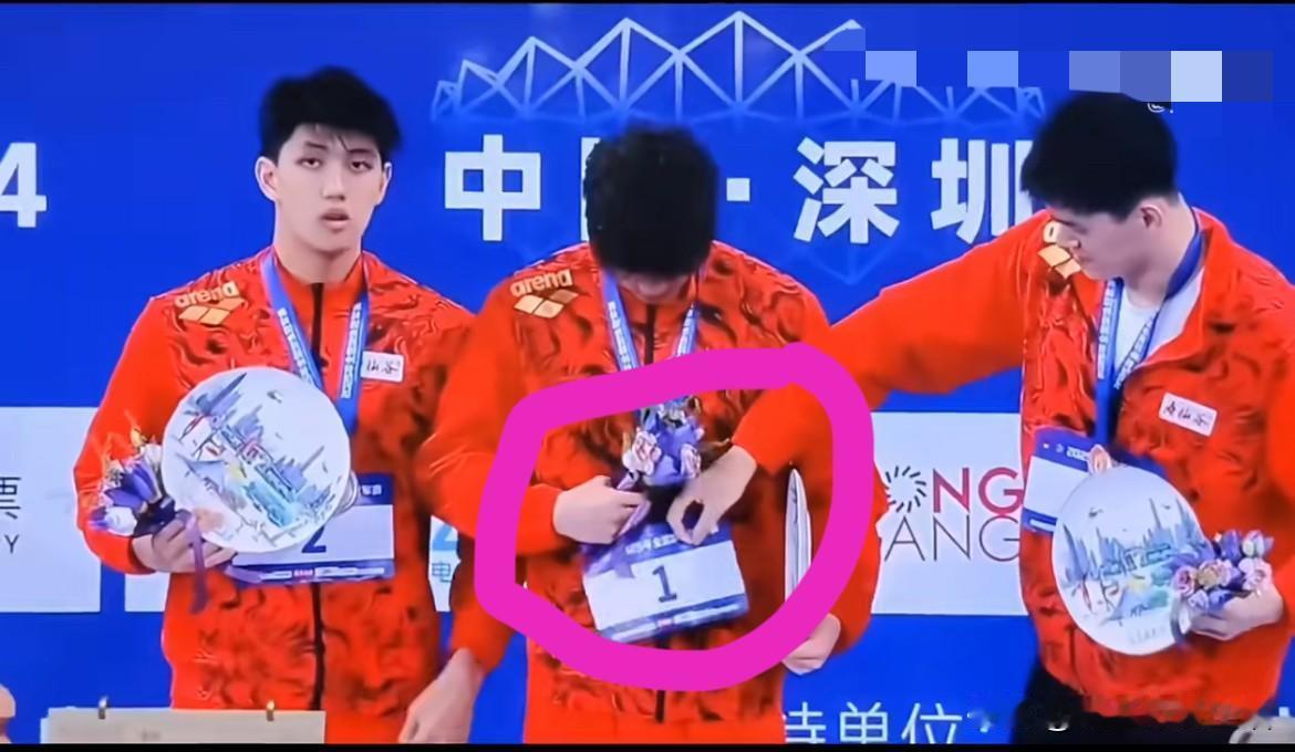 超燃！得了第三的孙杨为冠军“正名”！老大哥的胸怀让所有人泪目！当夺得冠军的