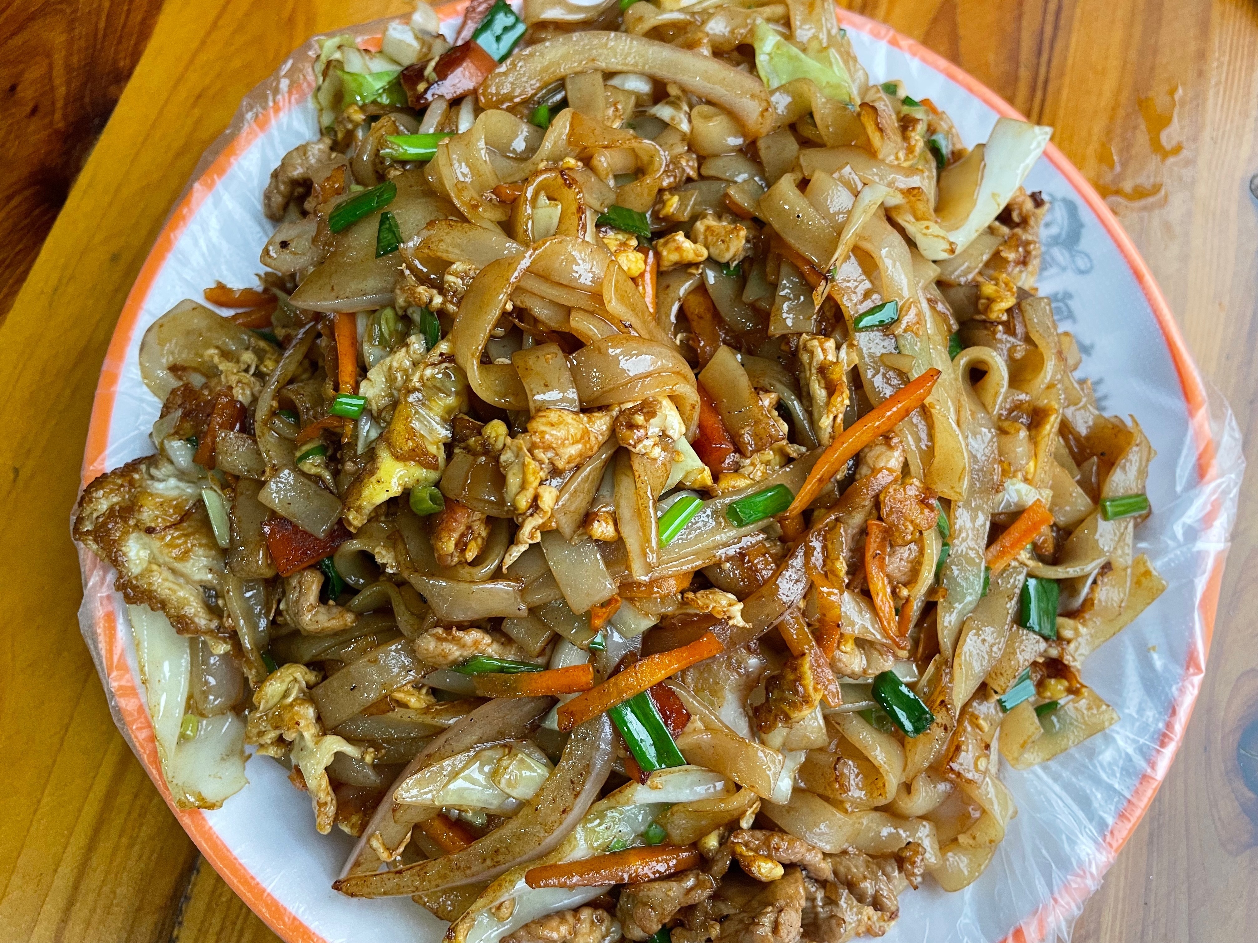 贵港木乐炒粉贵港美食寻味贵港广西贵港桂平木乐的炒河粉，里面有鸡蛋和猪肉。味道是