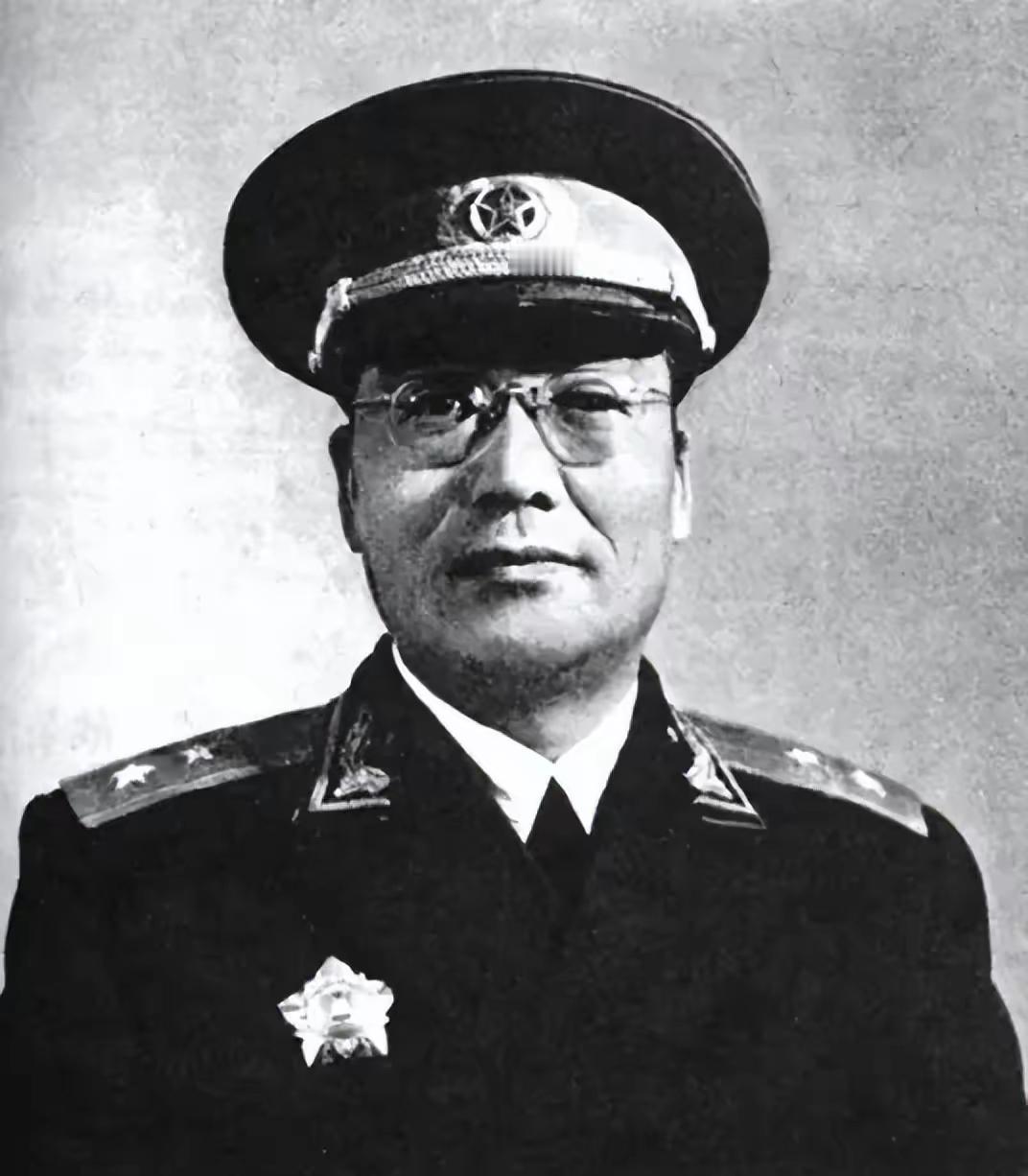 1973年，被特赦后的李仙洲被周恩来亲自接见，临别时，周总理问他：“你有什么要求