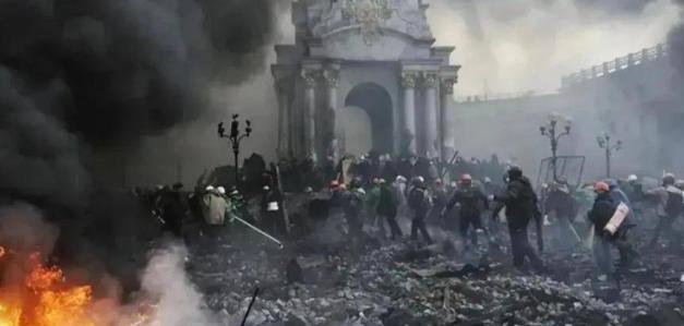 谁能想到红军城这仗能这么“反转”，乌军本来揣着矿道保命的小算盘，以为躲地下就能耍