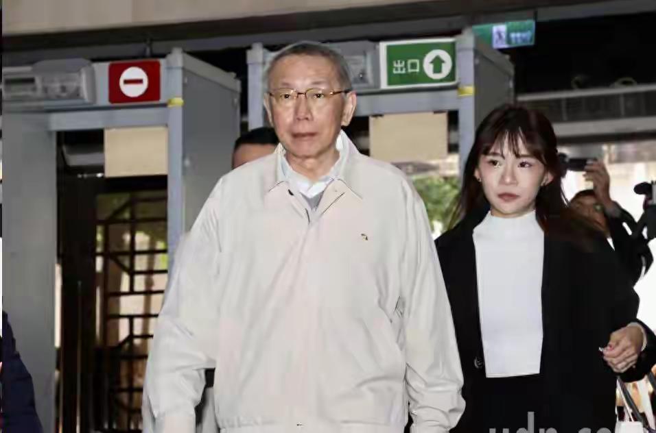 民众党换掉黄国昌不是自杀，而是瞄准2026年的豪赌。柯文哲选举后就希望民进党与民