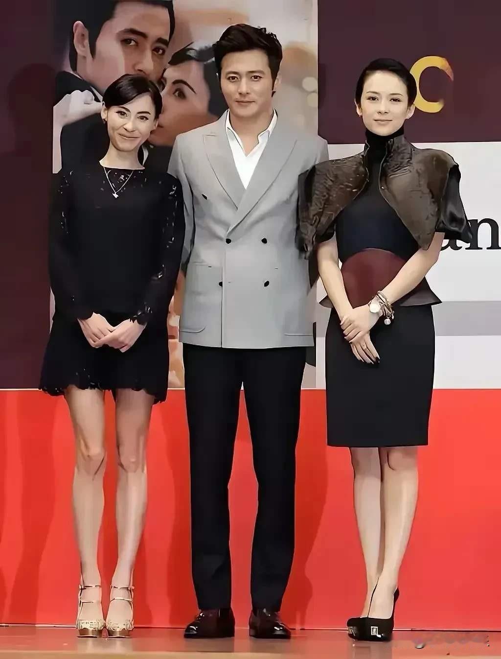 他是谁？站在两个大美女中间，看上去个子比谢霆锋高，但没有谢霆锋帅气。