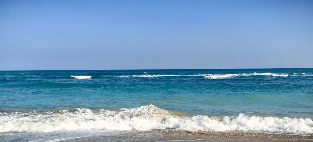 人生如潮，有起有落。看海、听风、慢慢走路，把心放进天地之间，所遇皆温柔，所