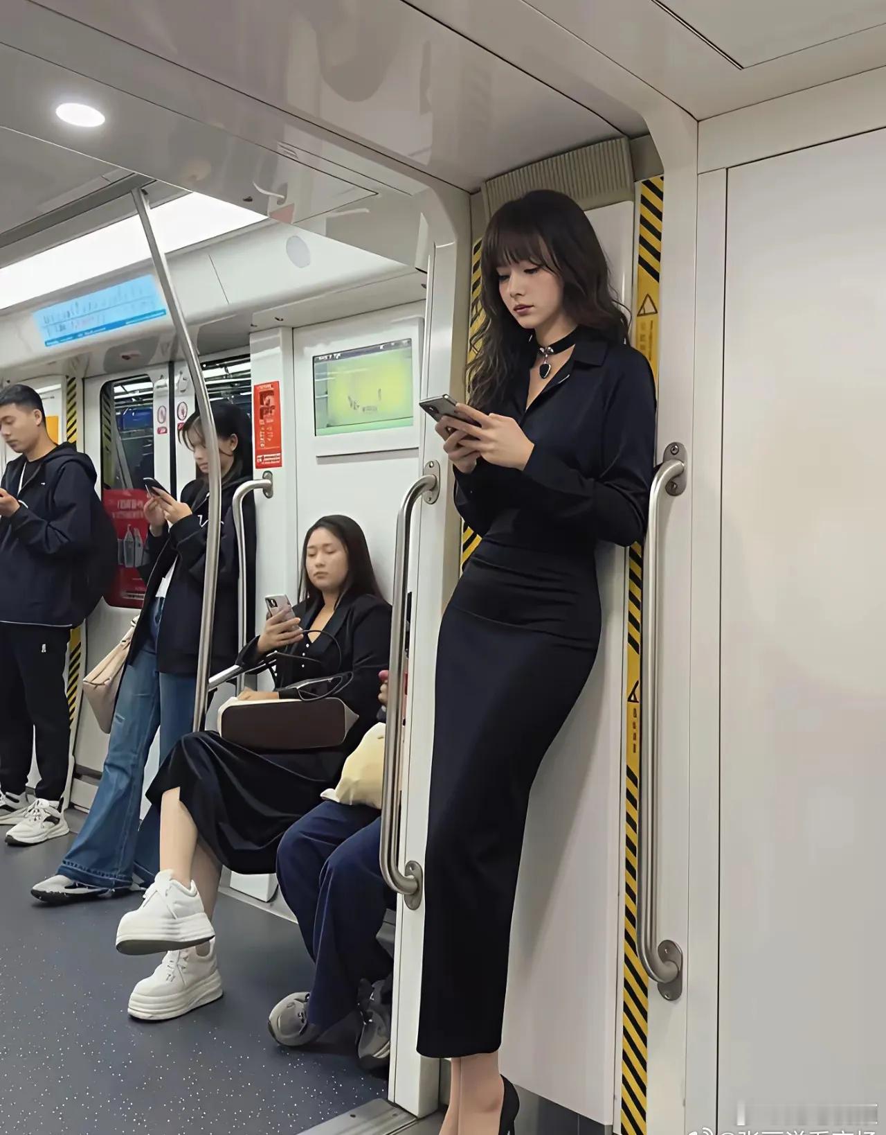 没想到地铁里还有这样的风景