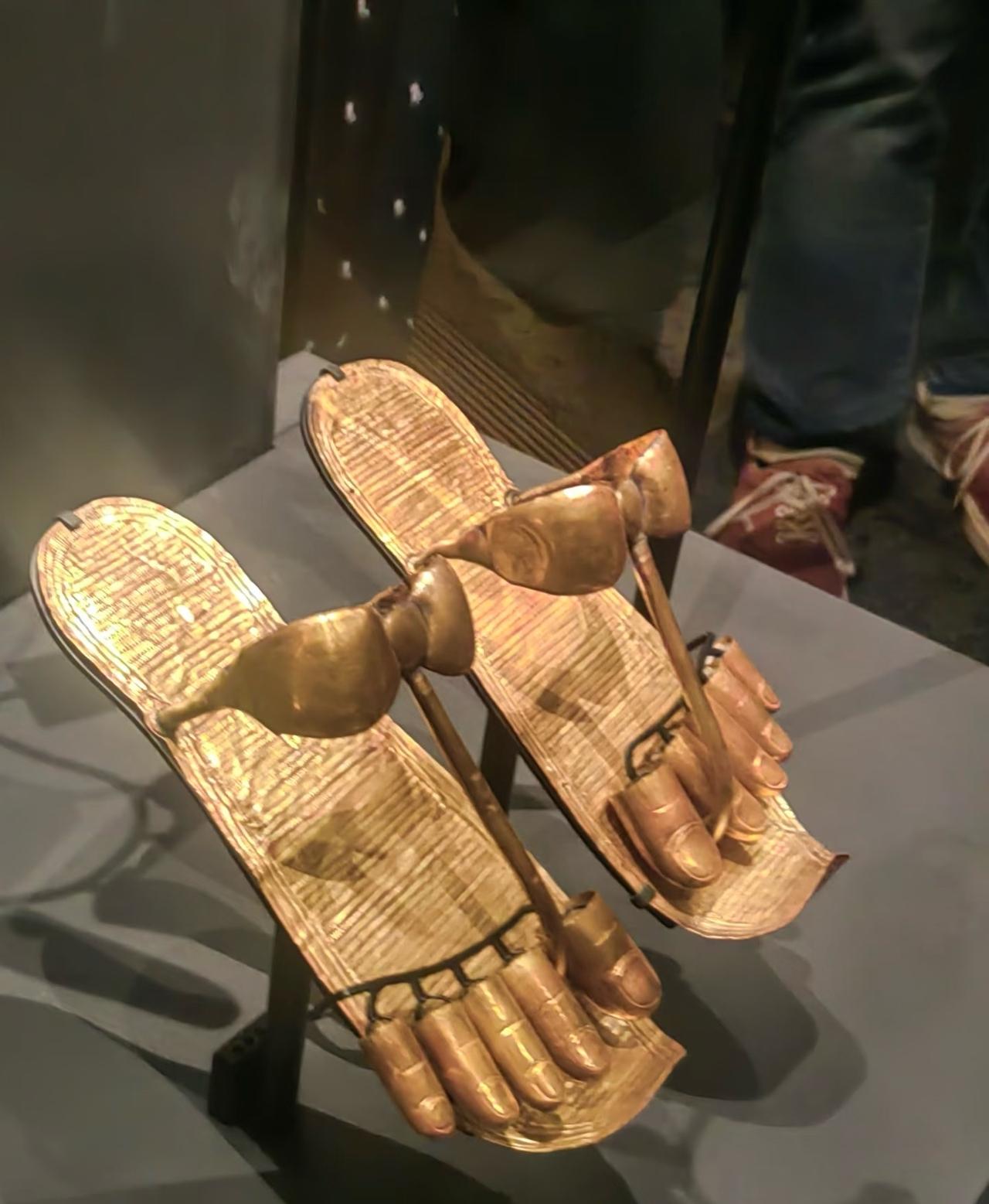 古埃及为何有那么多黄金啊新埃及博物馆，最后参观部分是黄金木乃伊（内层人形纯金