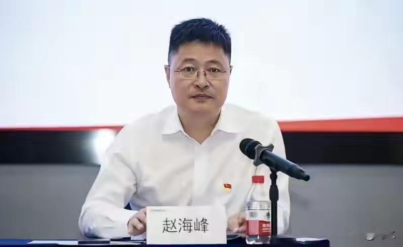大家一直关心那个把25岁女生叫来陪酒的人是谁？他有没有责任？叫25岁女员工李