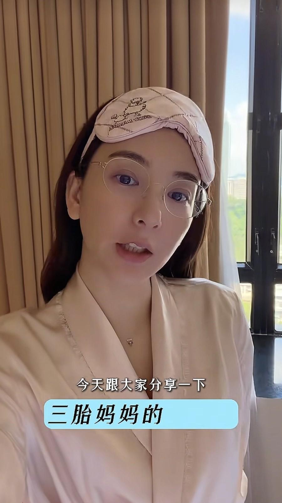 10月15日，方媛更新视频，起初忘了开美颜暴露素颜，一脸疲惫苍老，双眼空洞眼窝深