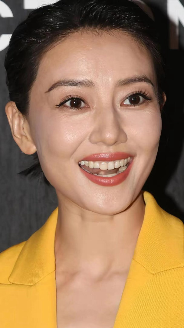 高圆圆高清穿搭+特写镜头也太绝了！气质与品位双双在线，每一帧都精致耐看～