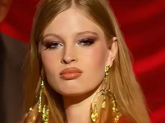 世界首富马斯克，他的一个儿子变性成女儿，不靠爹，闯时尚圈爆红身家万亿的世界