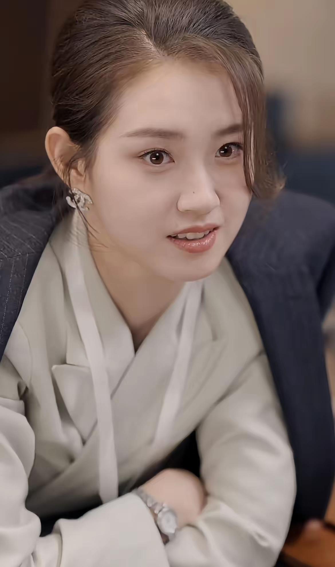 优雅气质，时尚穿搭，尽显女性魅力！你家的猫也很可爱吗?衬衫裙要怎么选才能穿好看