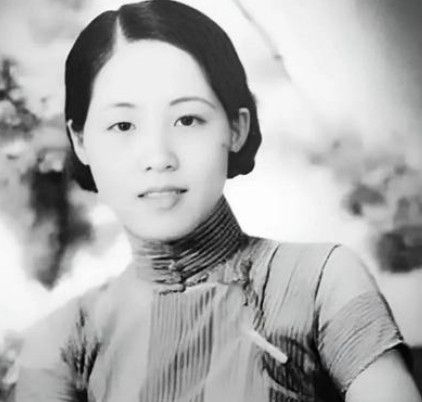 1914年，27岁军官要给14岁妓女赎身，老鸨要3万赎金，他正要付钱，却被青楼女