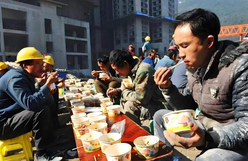 起早和老公去抓药，一大早地还有冻，车里还得开空调，我还穿着棉鞋和薄羽绒服那