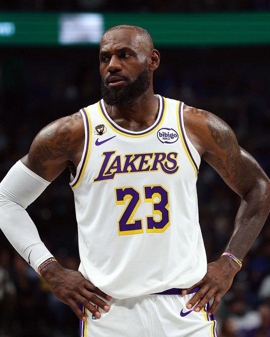 里奇-保罗称湖人应该千方百计续约詹姆斯。保罗说：“当你有一个像勒布朗-詹姆斯这样