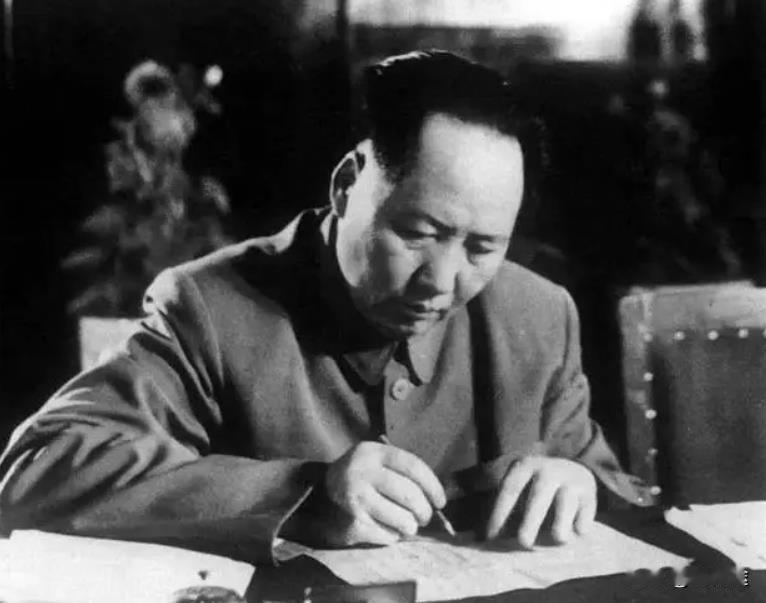 毛主席的4大遗憾：暮年时分的毛泽东常被描绘成意志顽强的政治家，而在厚重的历史帷