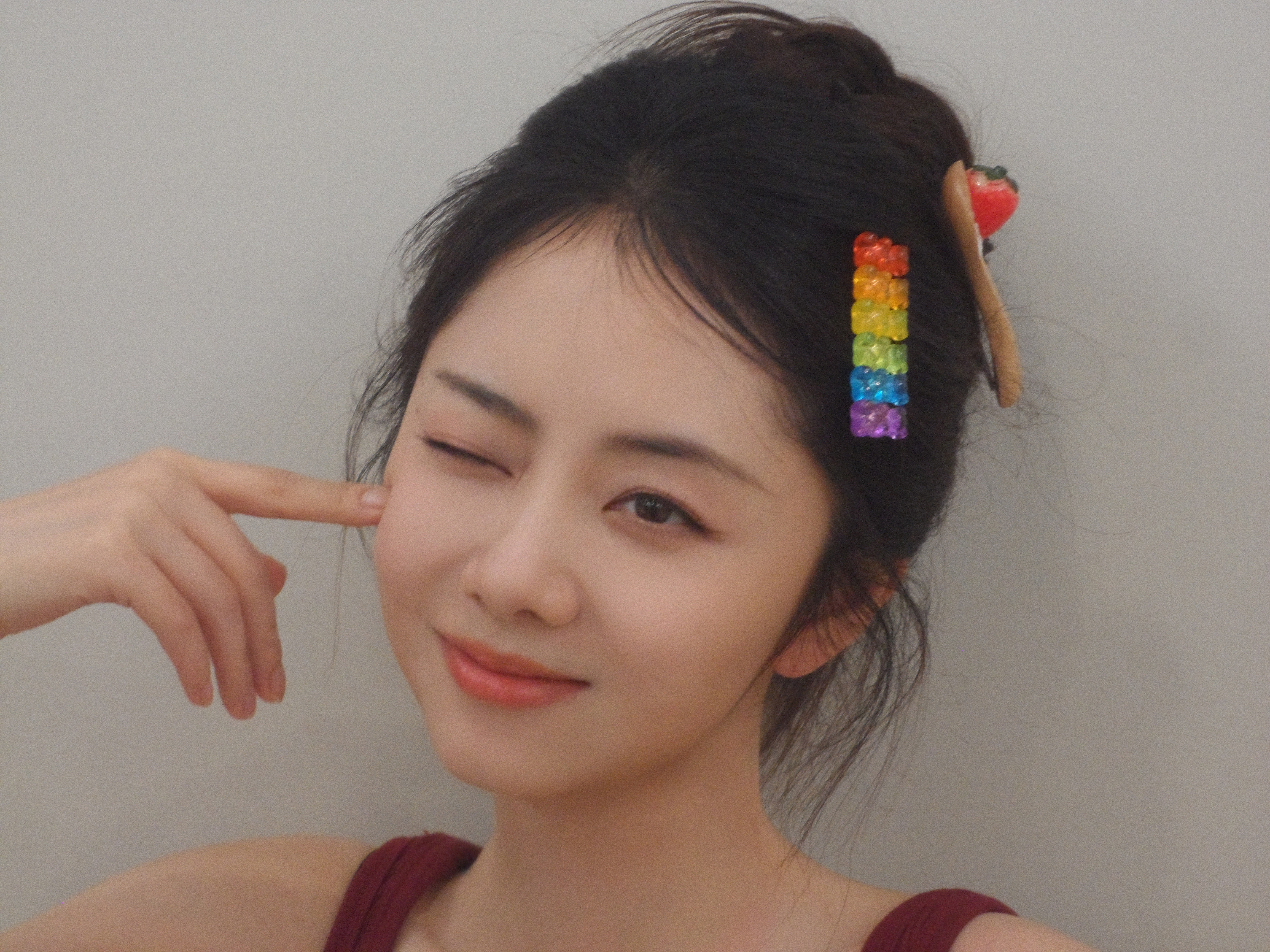 谭松韵📸两小姐‘sPostcard两小姐发会动的，那小贴就发发