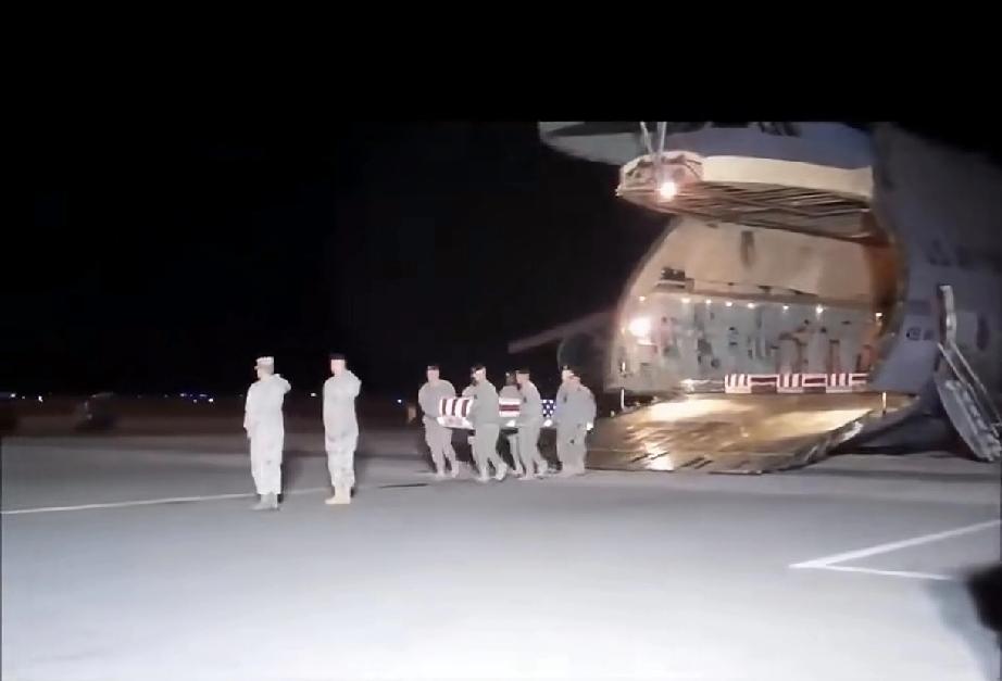 特朗普开始给自己留退路了。在进攻伊朗一天后，他表态称：已经造成美军死亡，后续或许