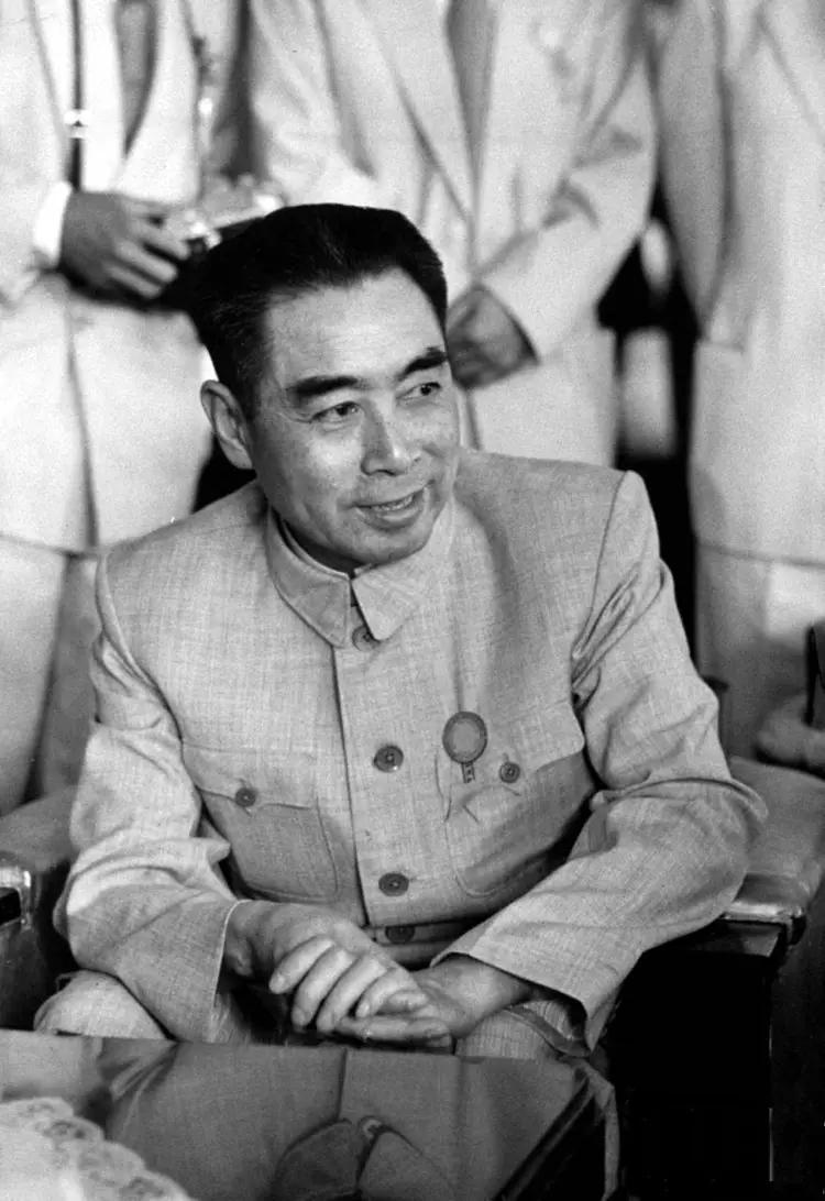 1951年，志愿军第50军奉命回国休整。看着50军衣衫褴褛的样子，有人建议赶紧给