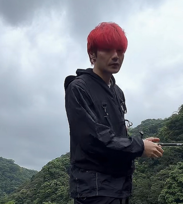 李荣浩突然开启生活直播连工作人员都没有想到，网友看到这一幕纷纷在直播间询问：