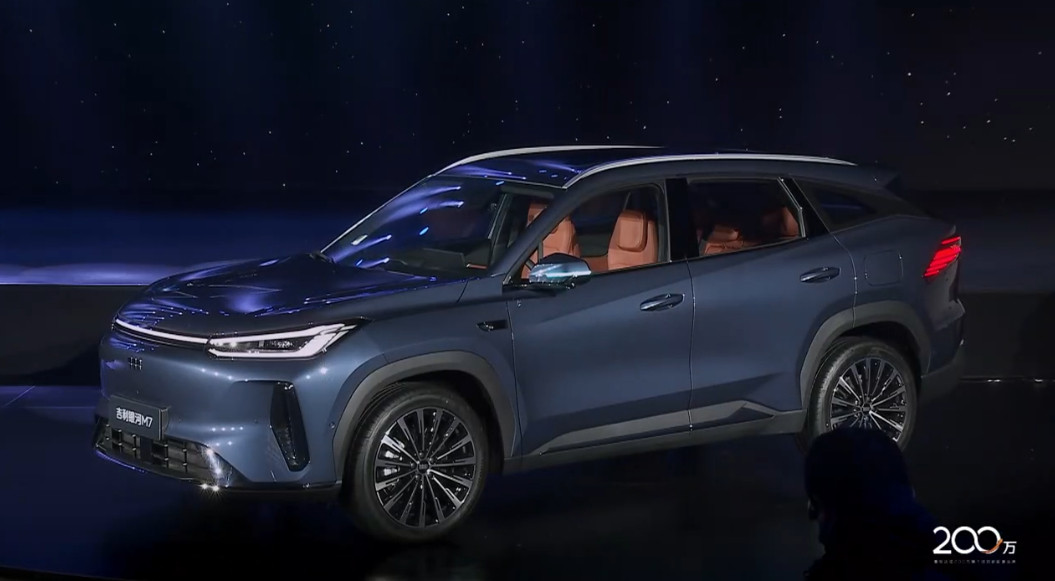 银河M7上市了，卖12-15万如何呢？银河M7驱动形式：混动发动机：1.5T电机