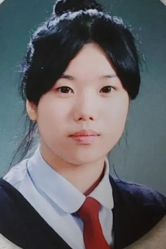 我发现韩国女生跟毛毛虫一样，会“蜕变”。权恩霏十九岁是长这样权恩霏29岁的时