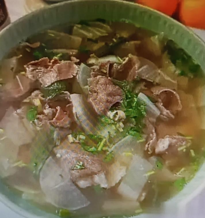 冬天冷飕飕的，一碗热汤下肚，那感觉，简直不要太爽，而且还能祛风祛寒，暖身暖胃。我