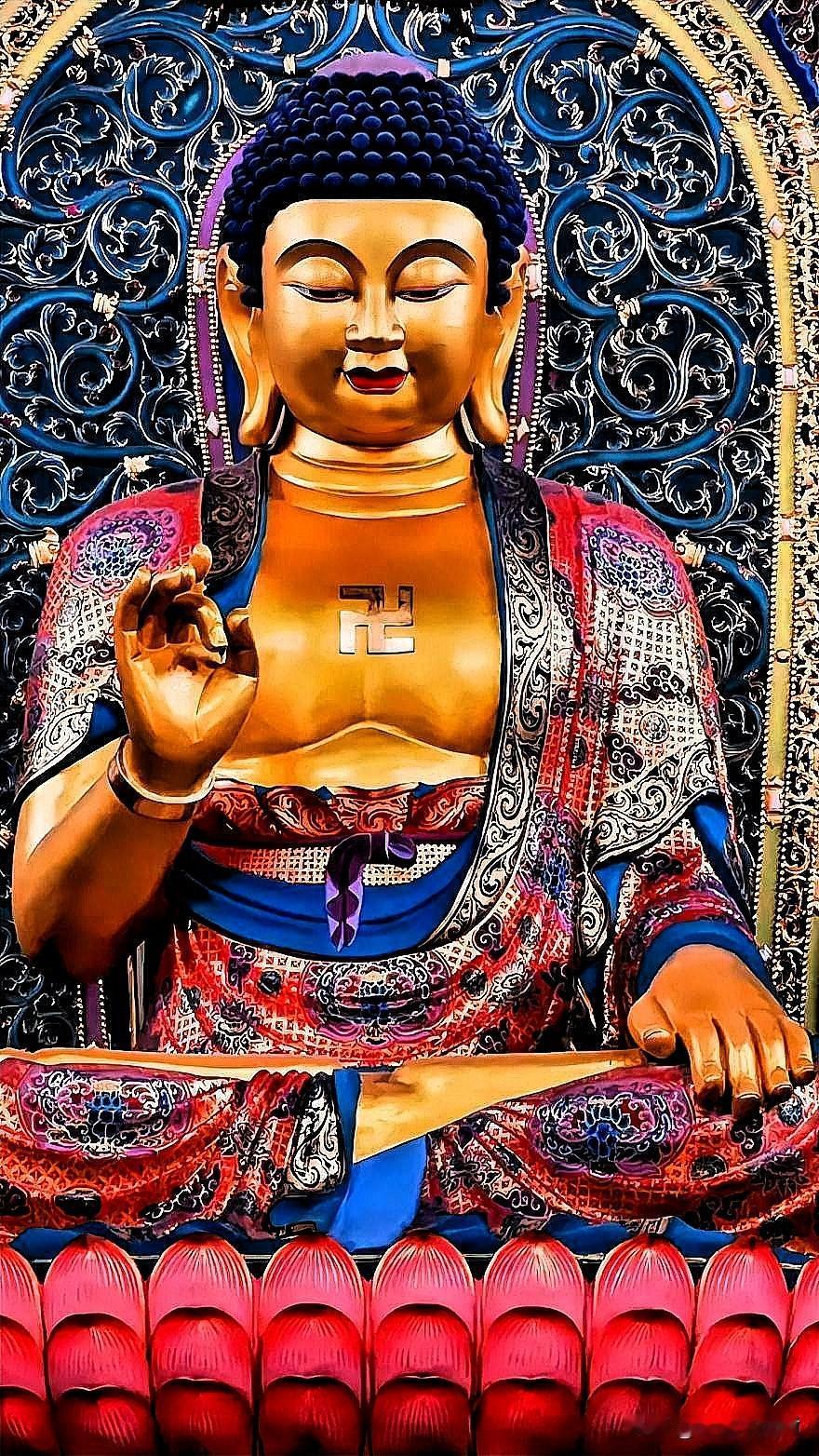 大雄宝殿正中的这尊佛像，藏着佛陀对众生最温柔的守护走进寺院，最先映入眼帘的