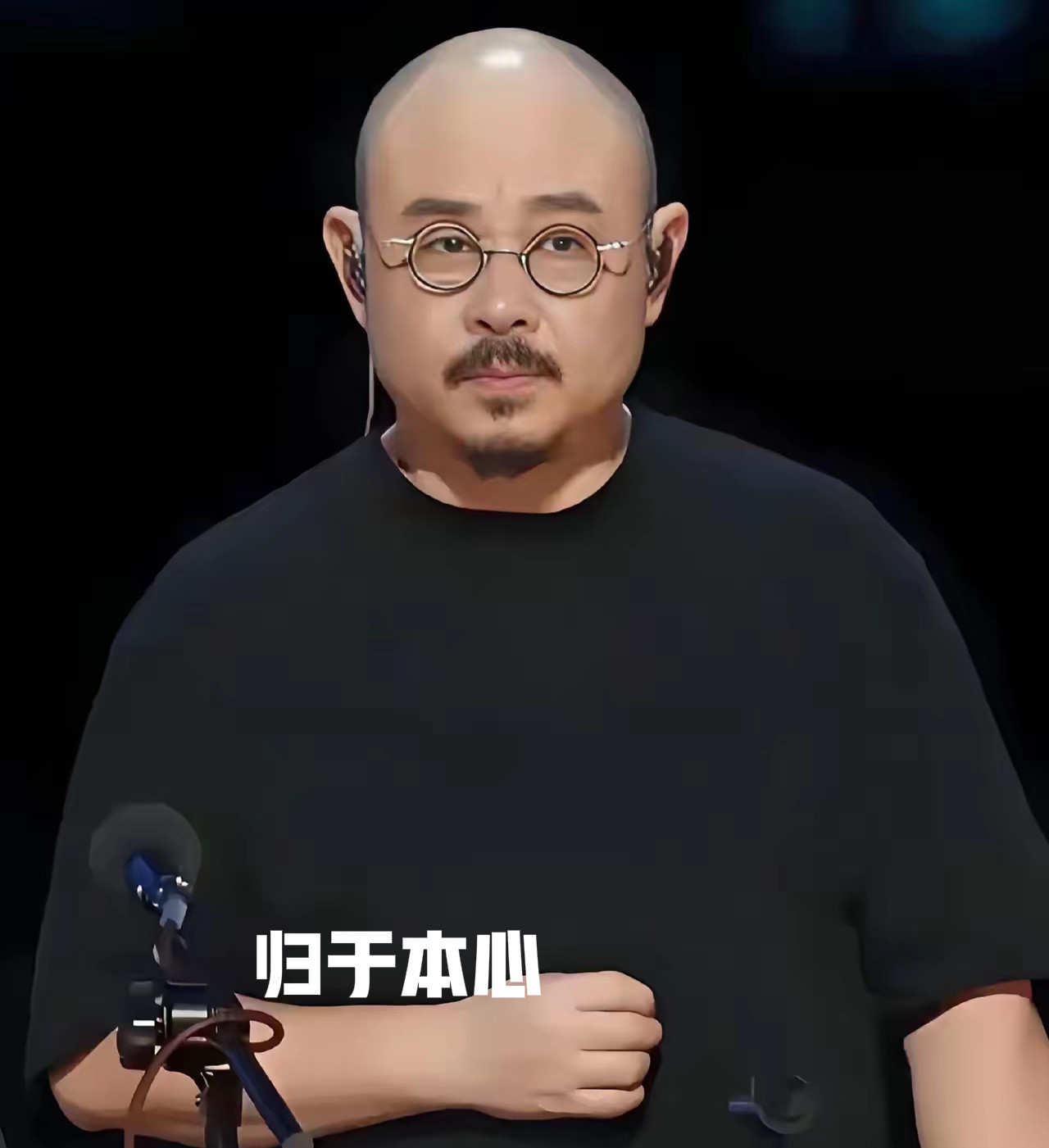 刀郎深圳演唱会开票，60万人抢1万张票。原价最高880，黄牛炒至几千，网上全是帮爸妈抢票的人。而这一