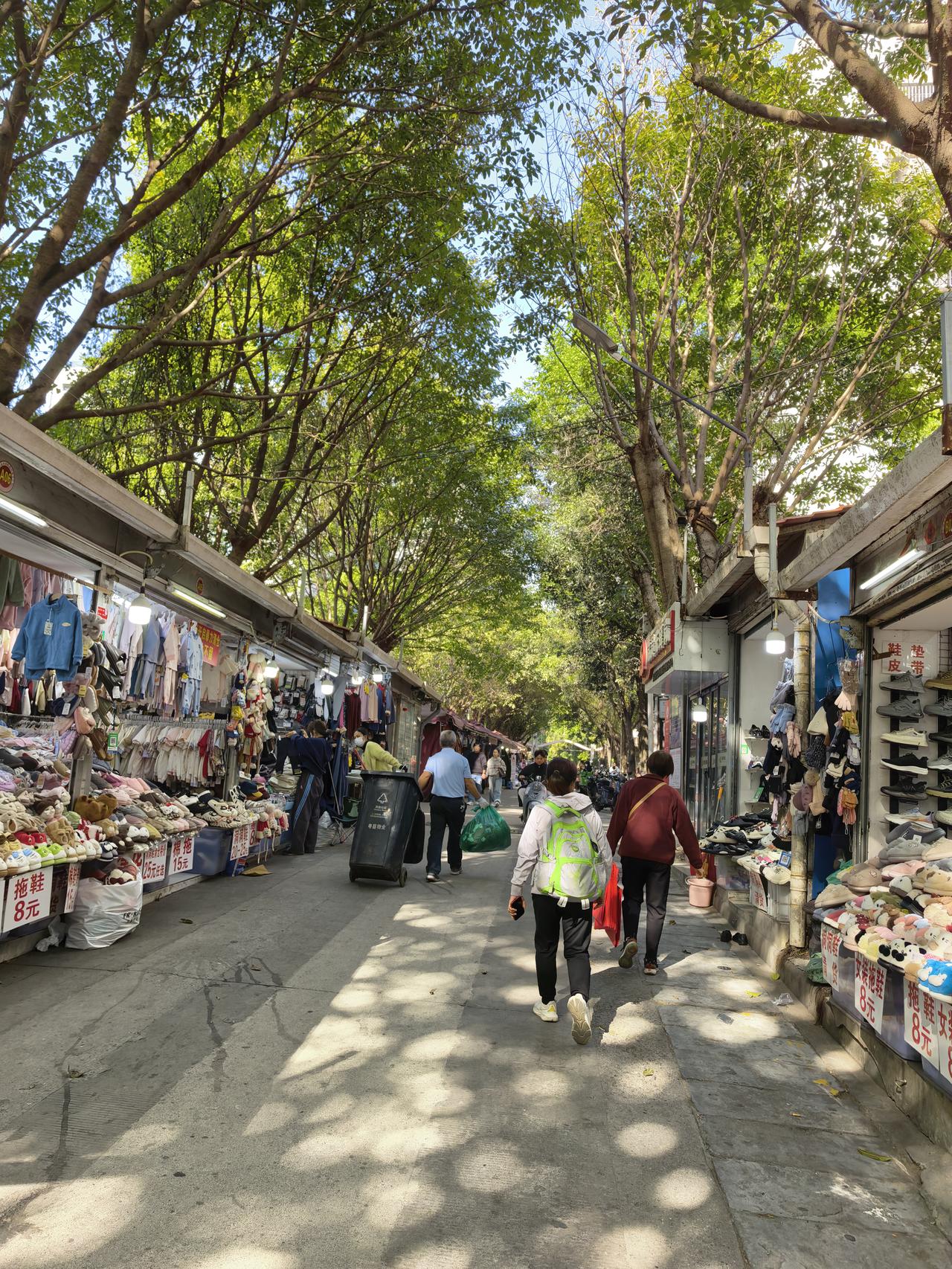 同事聚餐AA制，我没去，第二天他们集体被辞退，原因很荒唐。这段故事中，主人公面