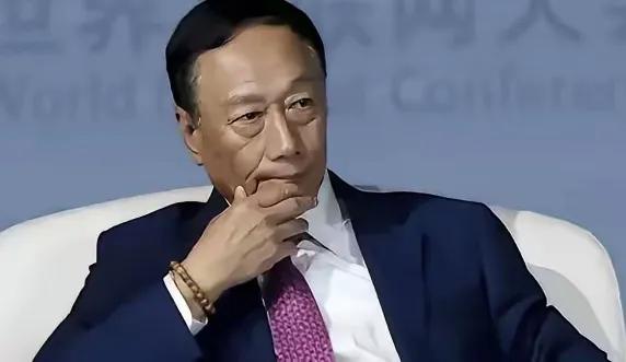 曾经灯火通明的衡阳富士康园区,如今只剩下保安巡逻的脚步声,这场景简直像极了“半夜