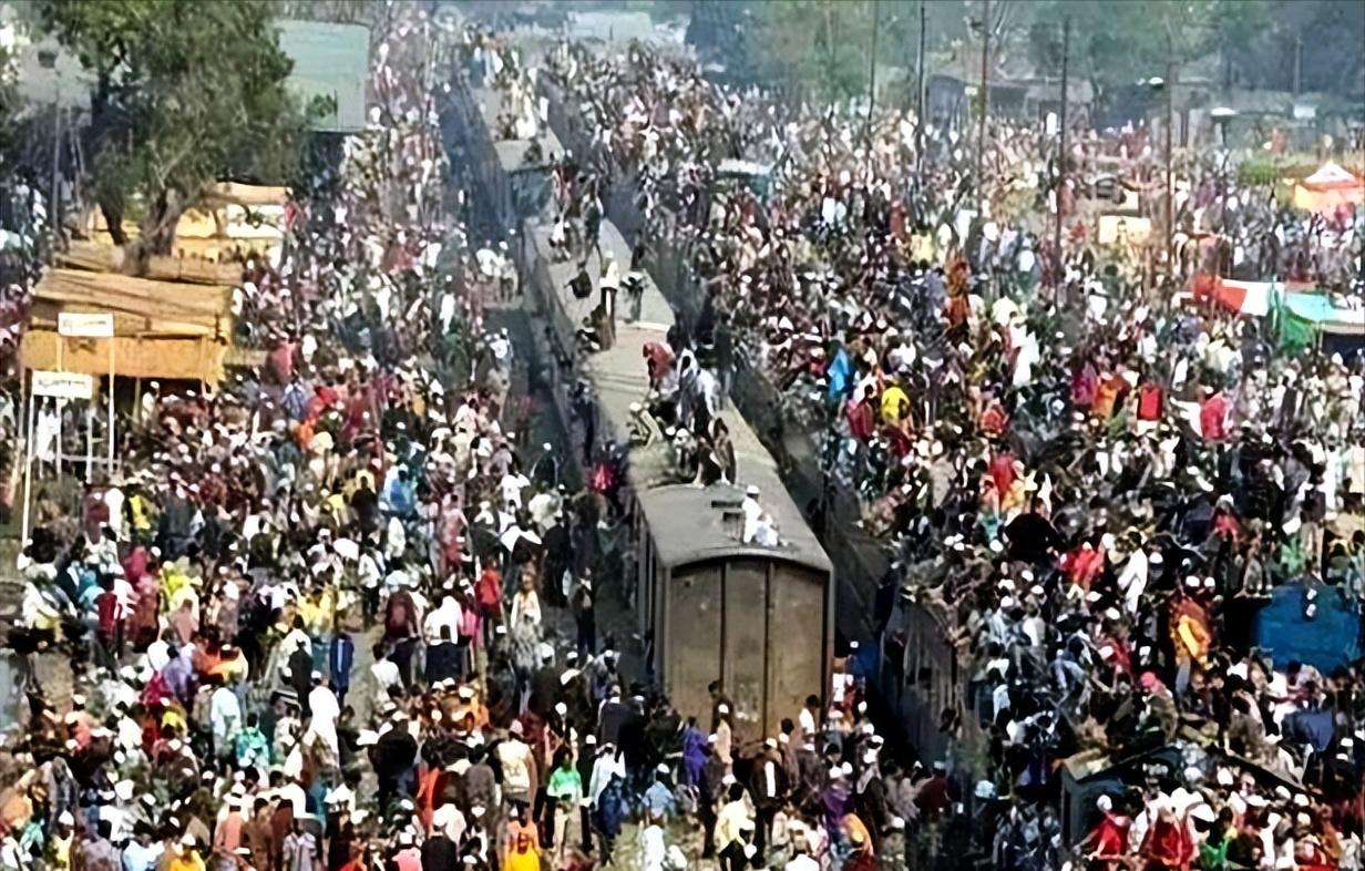 印度极有可能成为一颗”毁灭“世界的定时炸弹，要知道，印度人口看似15亿，但明眼人