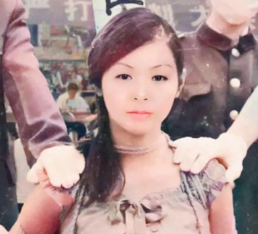 1983年，才25岁的女流氓翟曼霞被押到刑场，等到法警端起步枪准备射击的时候，翟