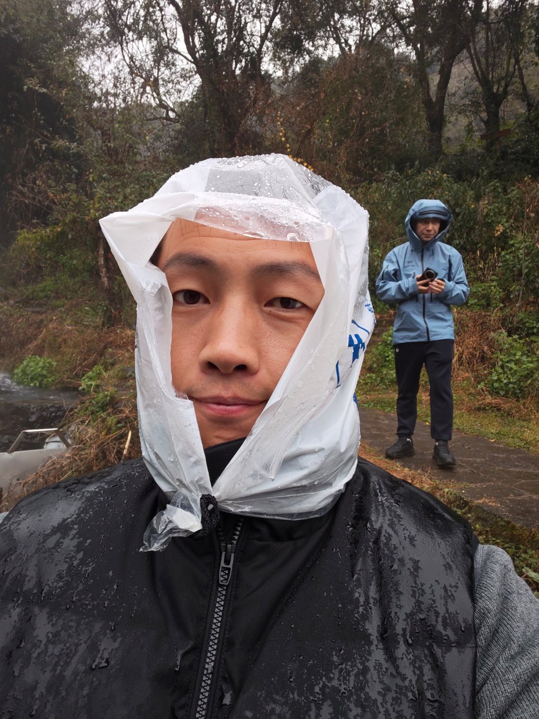 爬山下雨了，没带伞。给我想的招儿腾冲·黑鱼河风景区
