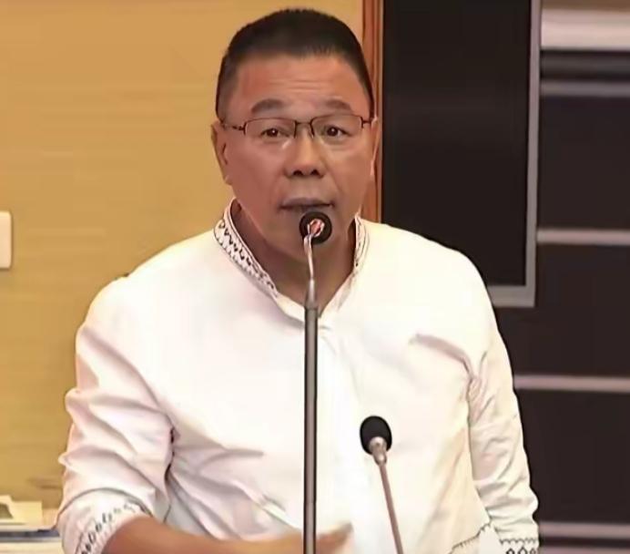 国民党台南市议员，蔡育辉和柯志恩建议，建议国民党主席郑丽文，应调整两岸路线，如果